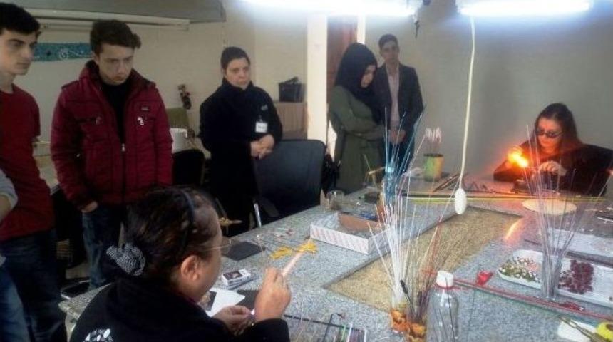 Beyaz Kalpler &Ouml;ğrencileri, Camın &Uuml;retimini İnceledi