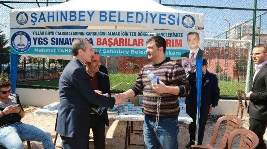 Şahinbey Ygs&rsquo;ye Giren &Ouml;ğrenci Ve Ailelerini Unutmadı
