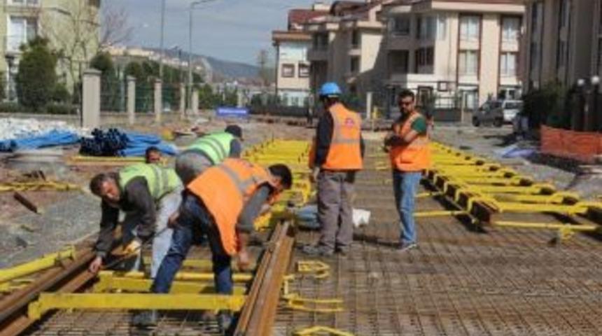 Tramvayın Ray Montajı &Ccedil;alışmaları S&uuml;r&uuml;yor
