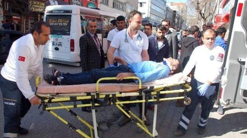 Yayaya &Ccedil;arpmamak İ&ccedil;in Elektrikli Bisikleti Devirdi: 1 Yaralı