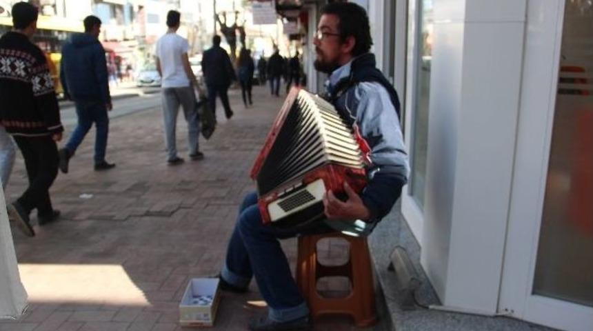 Engelleri M&uuml;zikle Aşıyor