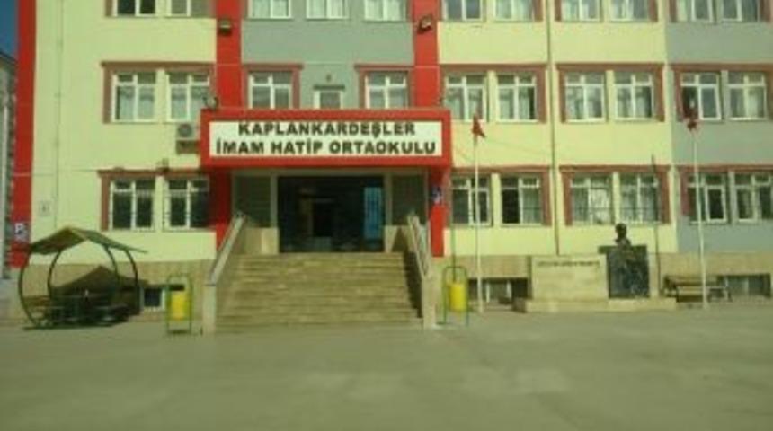 Başkasının Yerine Sınava Giren &Uuml;niversite &Ouml;ğrencisi Yakalandı