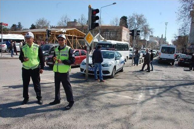 Polislerin Yoğun Ygs Mesaisi