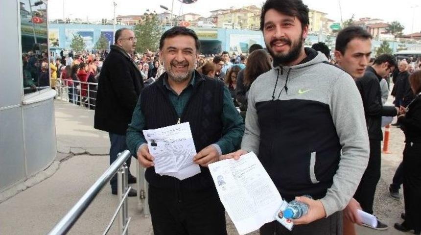 Oğluna Destek Olmak İ&ccedil;in Sınava Girdi