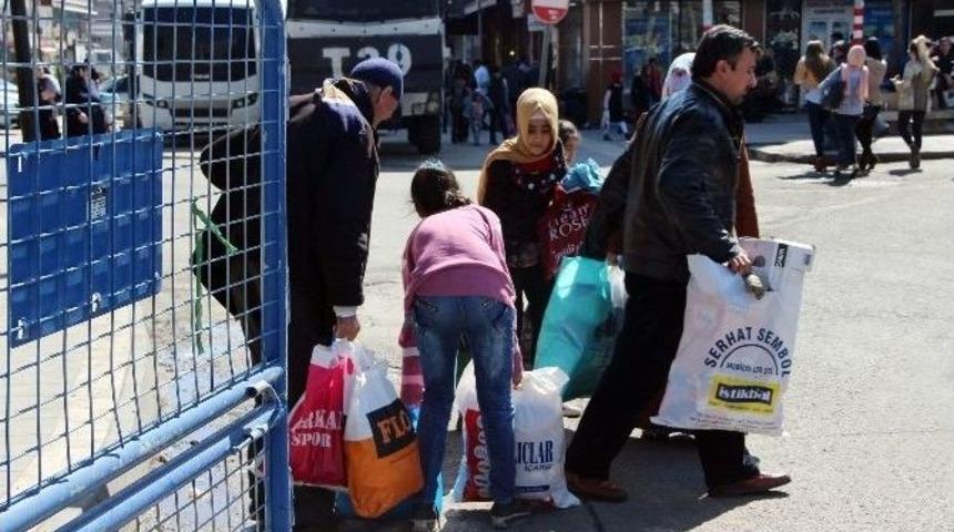 Yasağın Kalktığı Mahalle Ve Sokaklardan G&ouml;&ccedil; Devam Ediyor