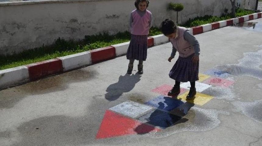 Belediyeden &Ouml;ğrencilere Eğlenceli Hizmet