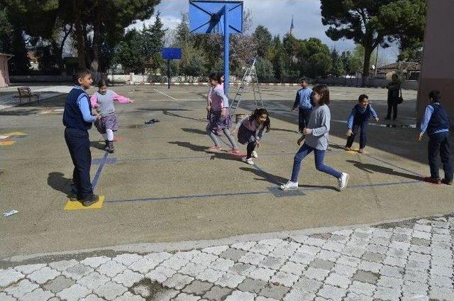 Belediyeden Öğrencilere Eğlenceli Hizmet