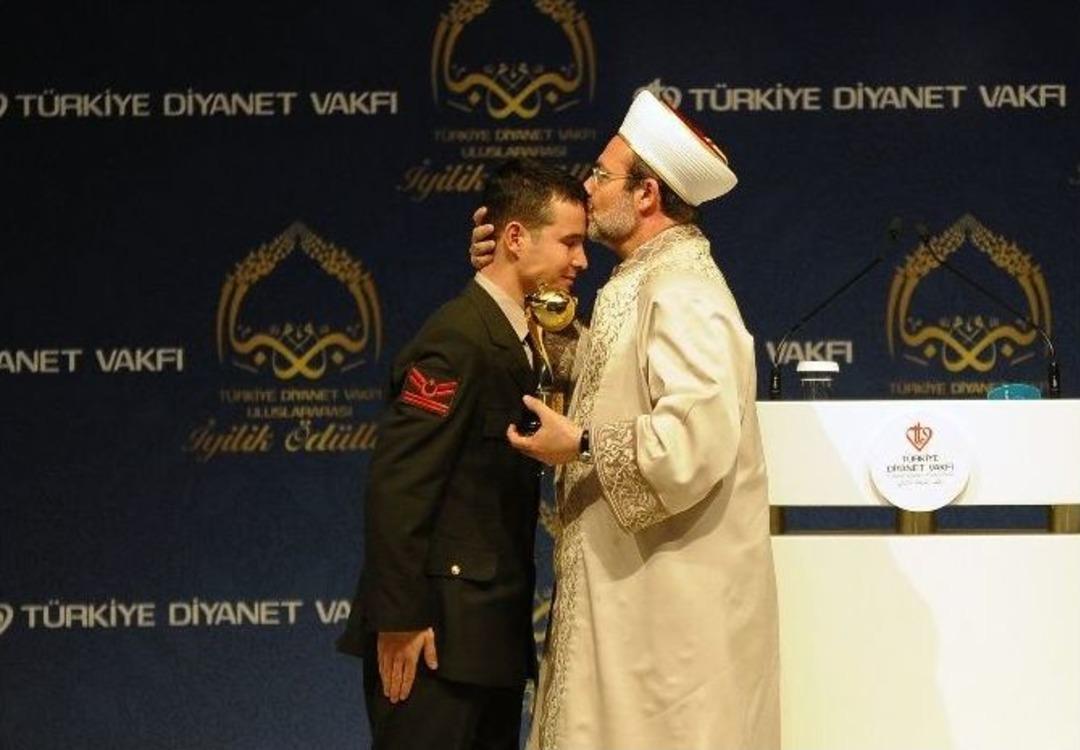 Yaralı Arkadaşına Siper Olan Askere, Diyanet Vakfı&rsquo;ndan İyilik &Ouml;d&uuml;l&uuml;