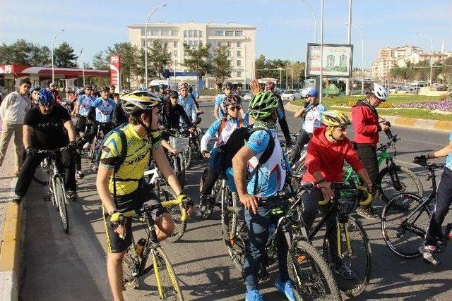 Şanlıurfa’da Sağlık Çalışanları İçin Pedal Çevirdiler