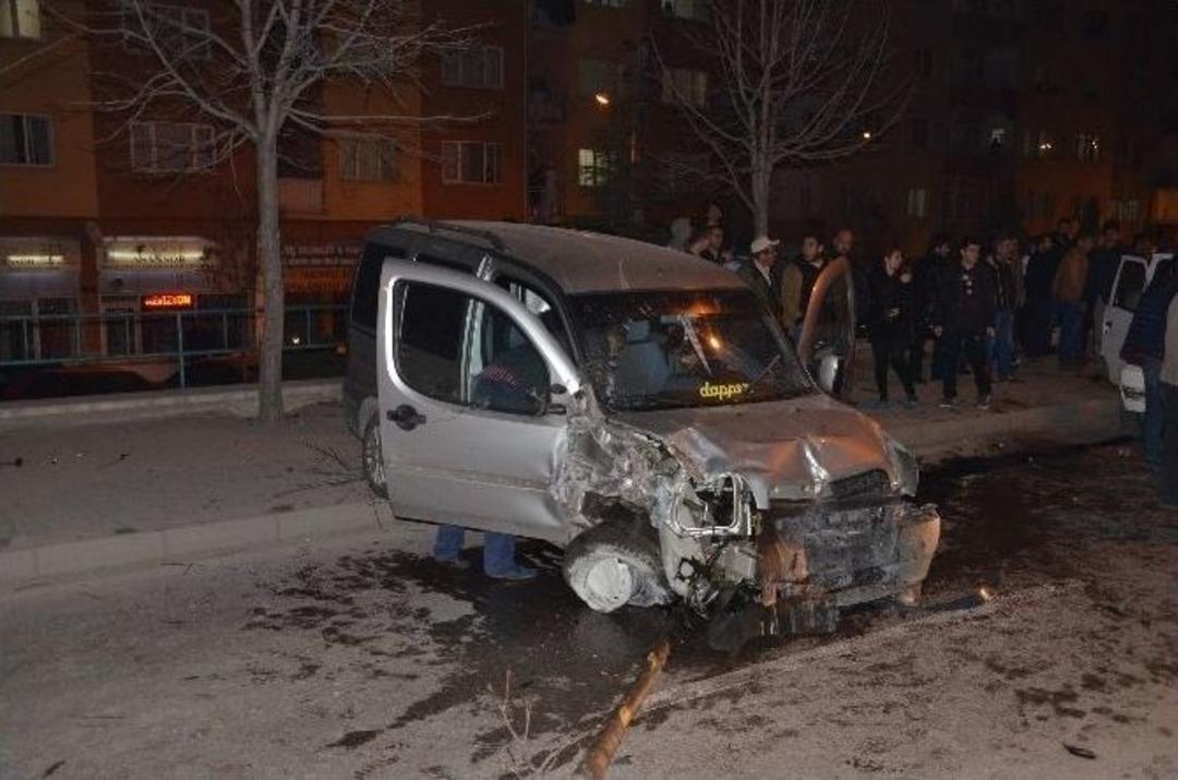 Eskişehir&rsquo;de Trafik Kazası: 2 Yaralı