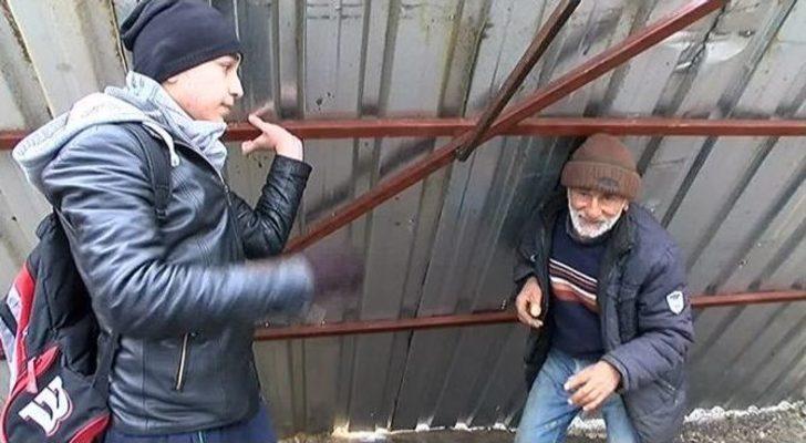 İnşaatı Çevreleyen Panel, Otobüs Durağına Devrildi G4