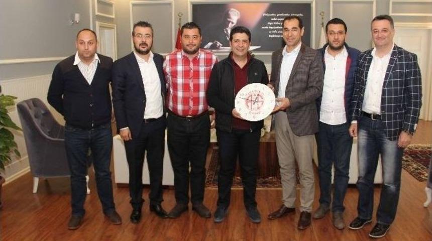 B&uuml;y&uuml;k Antalyaspor Derneği&rsquo;nden Başkan Gen&ccedil;&rsquo;e Ziyaret