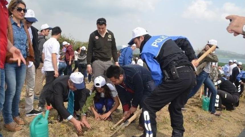 Mutlu Gen&ccedil;ler Umutlu Yarınlar