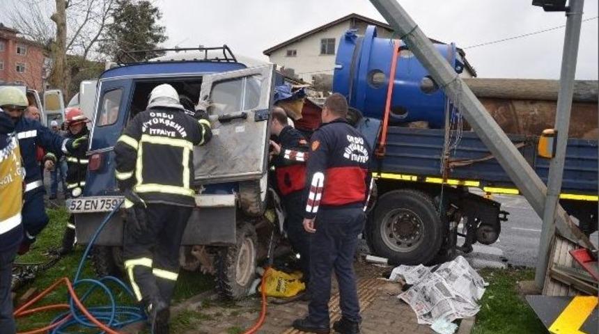 Fatsa&rsquo;da Trafik Kazası: 1 &Ouml;l&uuml;, 1 Yaralı