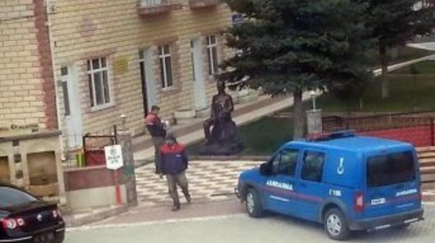 Kırşehir&rsquo;de Atat&uuml;rk B&uuml;st&uuml;ne Saldırı