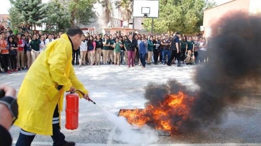 Silifke&rsquo;de Lise &Ouml;ğrencileri Yangın Tatbikatı Yaptı
