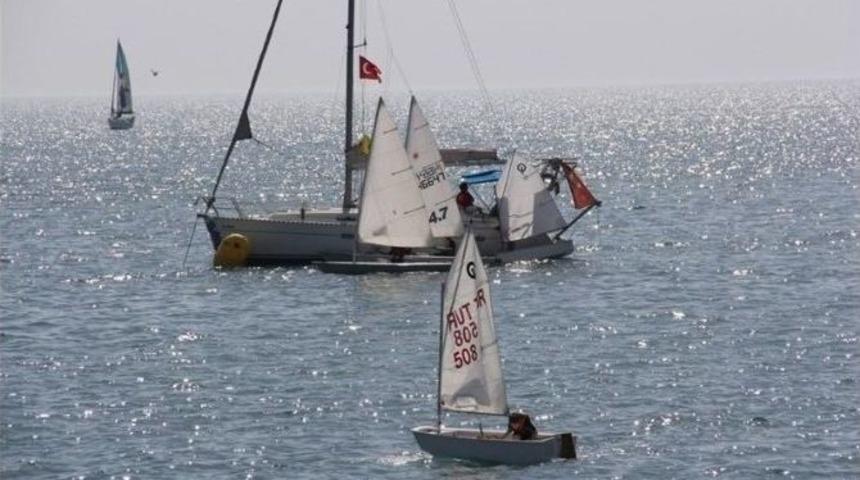 Yelkenler &Ccedil;anakkale Zaferi İ&ccedil;in A&ccedil;ıldı