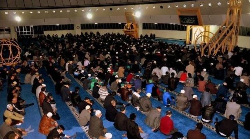 Deprem Ve &Ccedil;anakkale Şehitleri İ&ccedil;in 1001 Hatim Ve Kur&rsquo;an Ziyafeti D&uuml;zenlendi