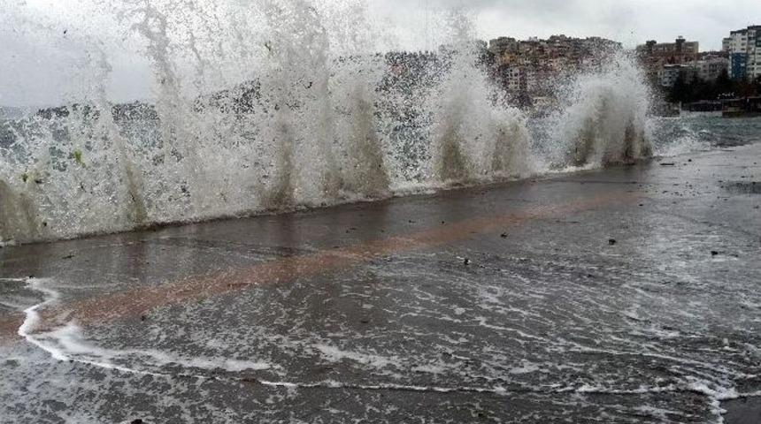 &Ccedil;anakkale&rsquo;de Feribot Seferleri Durdu