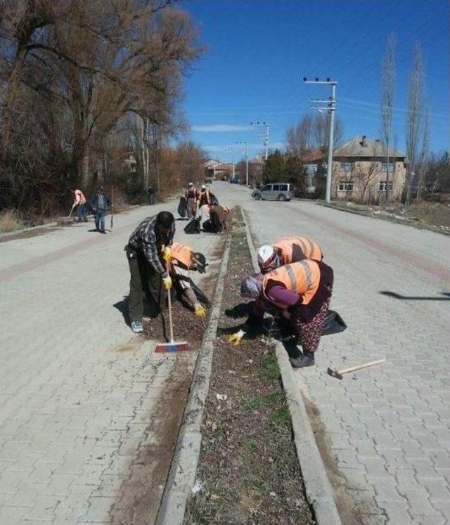 Beyşehir’de Park Ve Bahçelerde Bahar Çalışmaları Hızlandı