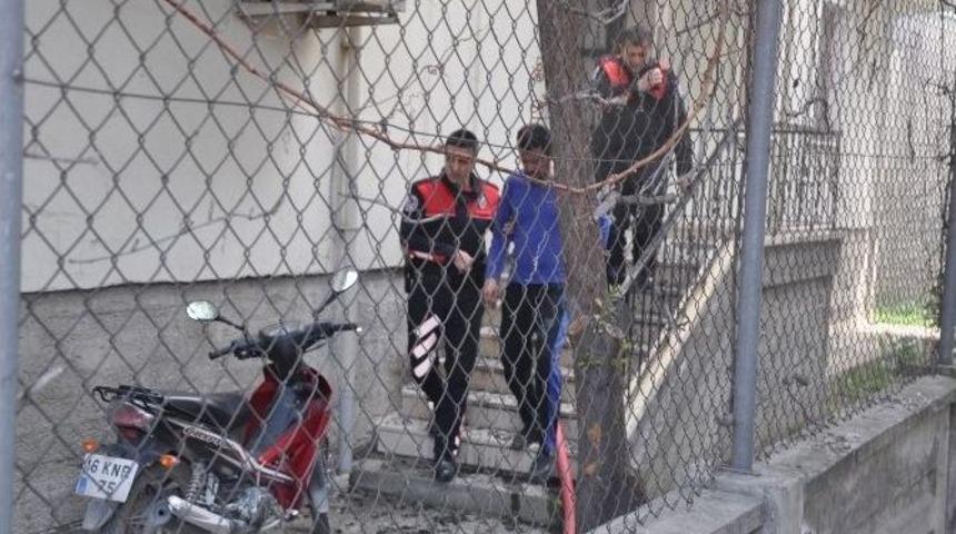 Evle Birlikte Kendi De Yanacaktı