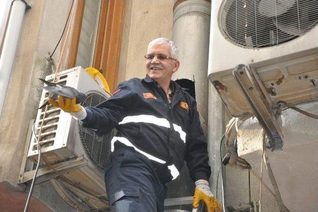 Bacayı Kesip G&uuml;vercinleri Kurtardılar 2