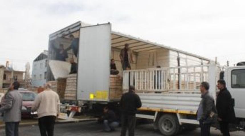 Y&uuml;ksekovalı &Ouml;ğrenciler İ&ccedil;in Van&rsquo;a 14 Tır Malzeme Geldi