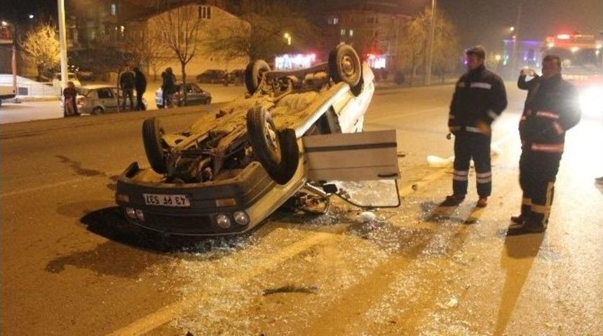 Tavşanlı&rsquo;da 2 Otomobil &Ccedil;arpıştı: 4 Yaralı