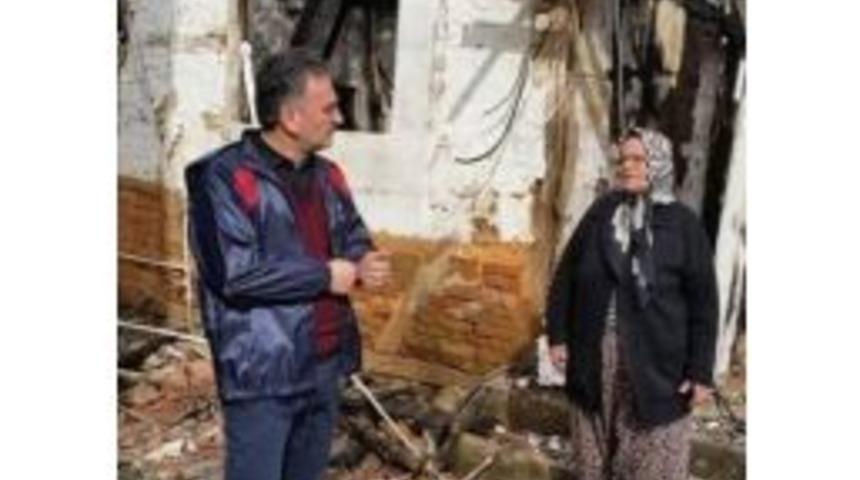 Evi Yanan Yaşlı Kadına Belediye Sahip &Ccedil;ıktı