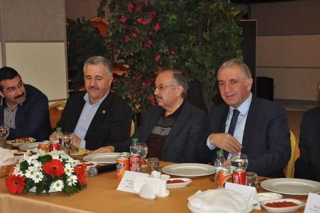 Kars Valisi Ve Milletvekilleri Osb Y&ouml;neticileriyle Buluştu 1