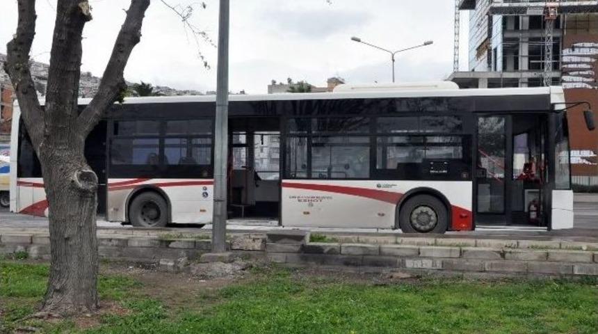 İzmir&rsquo;de Otob&uuml;ste Bomba Paniği