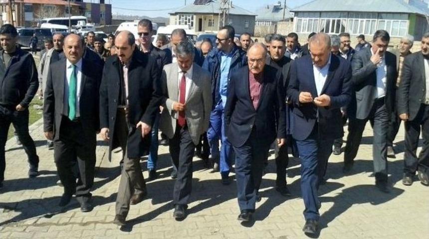 Ak Parti&rsquo;den &Ouml;zalp Ve Saray&rsquo;a Ziyaret