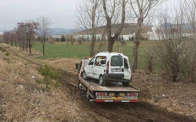 Sandıklı’da Trafik Kazası, 2 Kişi Yaralandı