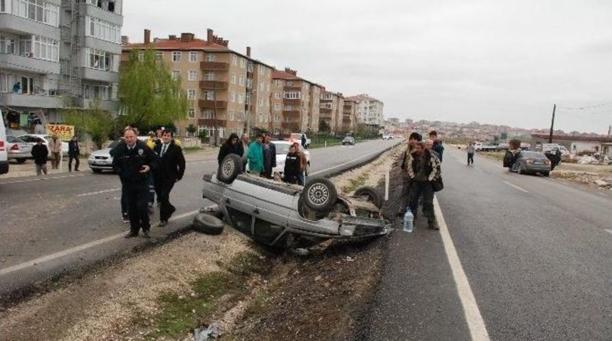 Tekerleği &Ccedil;ıkan Otomobil Takla Attı