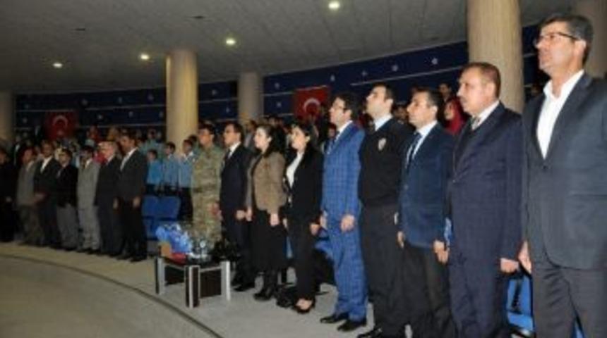 Protokol &Uuml;yeleri, İstiklal Marşı&rsquo;nın 10 Kıtasını Okudu