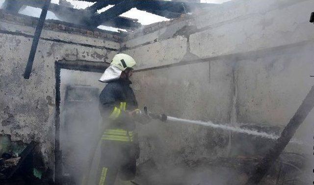 Muğla&rsquo;da Bir Ev K&uuml;l Oldu 1