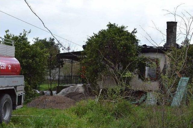 Muğla&rsquo;da Bir Ev K&uuml;l Oldu 2