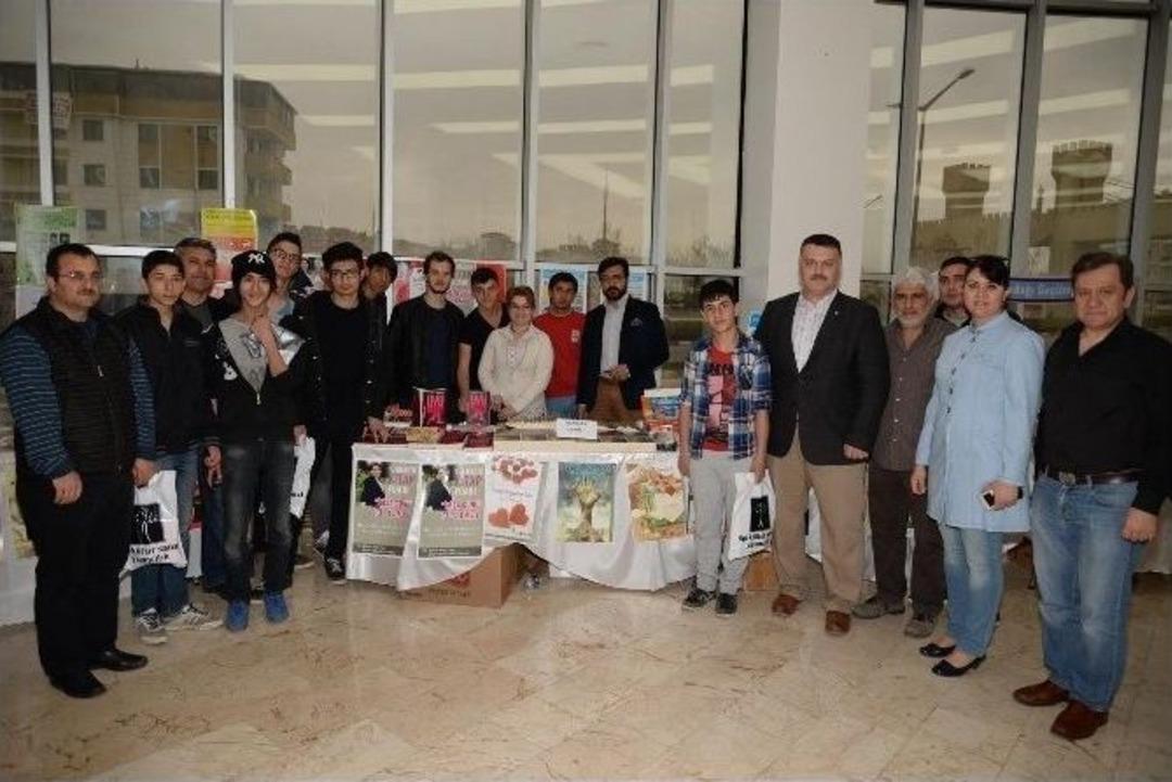 Sevgi Evleri&rsquo;nde Kalan &Ouml;ğrencilere Kitap Hediyesi