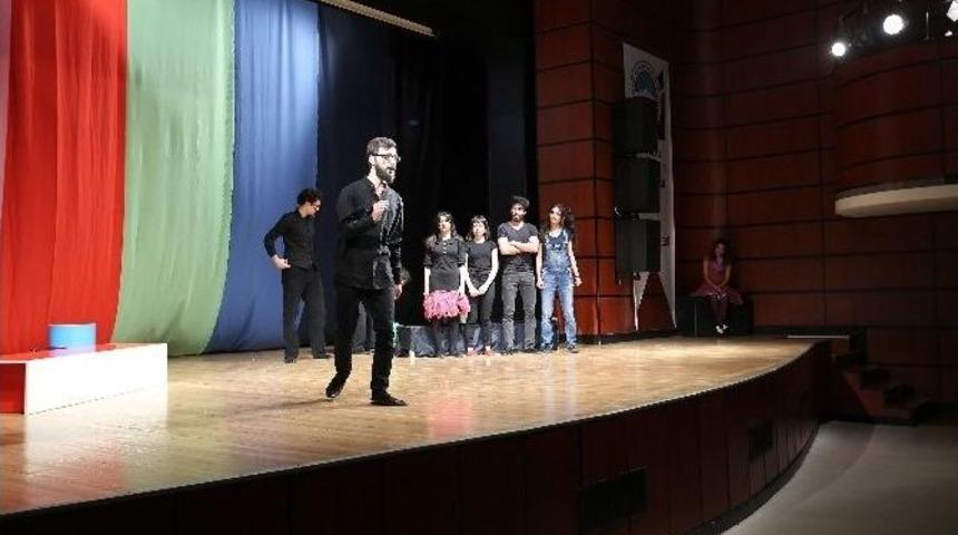 &lsquo;ak Masal Kara Masal&rsquo; Sahnelendi