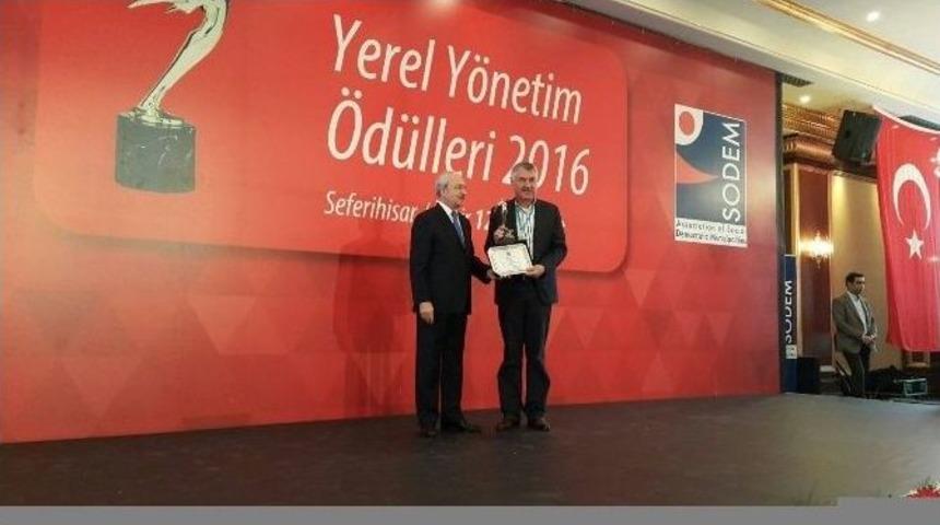 Başkan Karalar, Kılı&ccedil;daroğlu&rsquo;ndan &lsquo;başarı &Ouml;d&uuml;l&uuml;&rsquo; Aldı