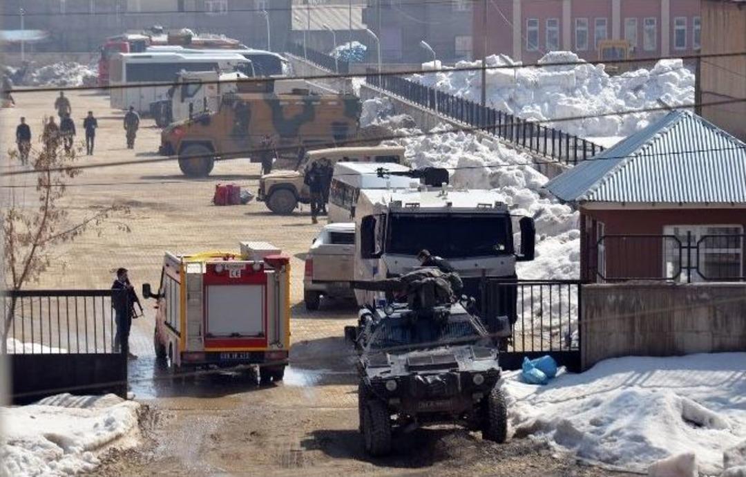 Y&uuml;ksekova&rsquo;da Sokağa &Ccedil;ıkma Yasağı S&uuml;r&uuml;yor