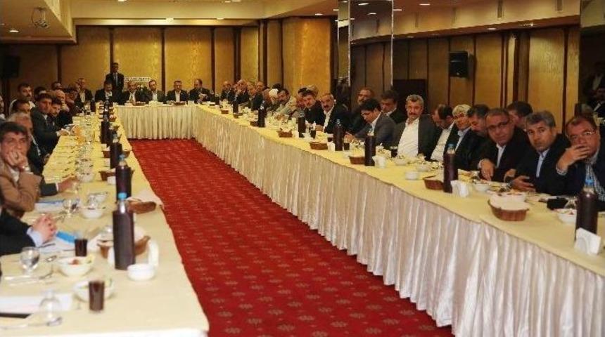 Haliliye Belediyesinde Mahalle Muhtarları Ve B&uuml;rokratlar Bir Araya Geldi