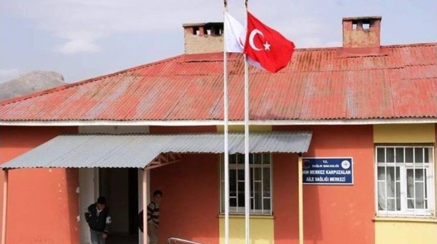 Sağlık Ocaklarına T&uuml;rk Bayrakları Asıldı