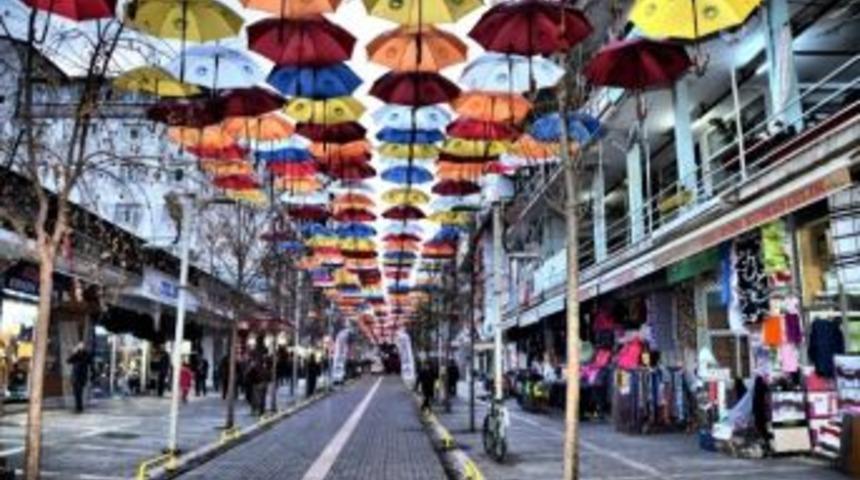 Aksaray&rsquo;da Şemsiyeli Sokak &Ccedil;alışması Başlıyor