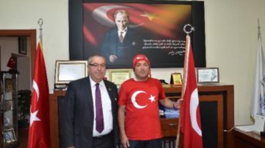 Şehitler İ&ccedil;in 17 Yıldır Y&uuml;r&uuml;yor