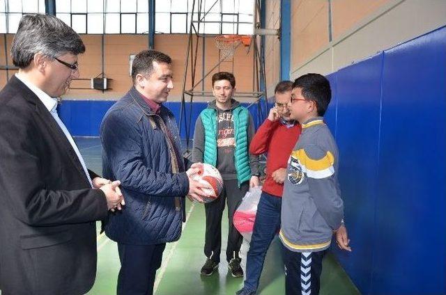 Başkan Bakıcı Genç Voleybolcuları Yalnız Bırakmadı