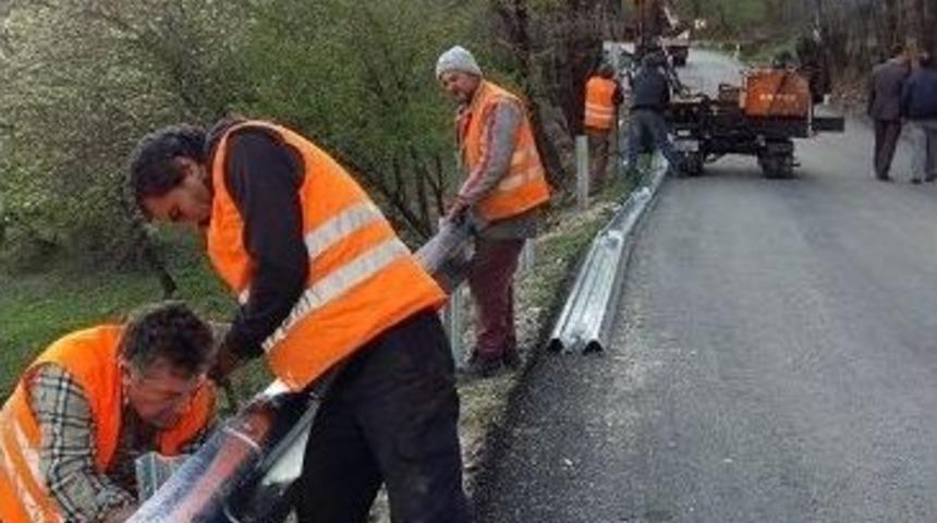 Yalova&rsquo;da K&ouml;y Yollarına &Ccedil;elik Bariyer