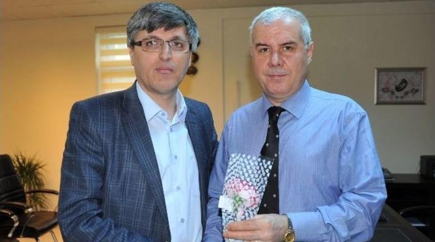 Sağlık &Ccedil;alışanlarına Karanfilli Kutlama