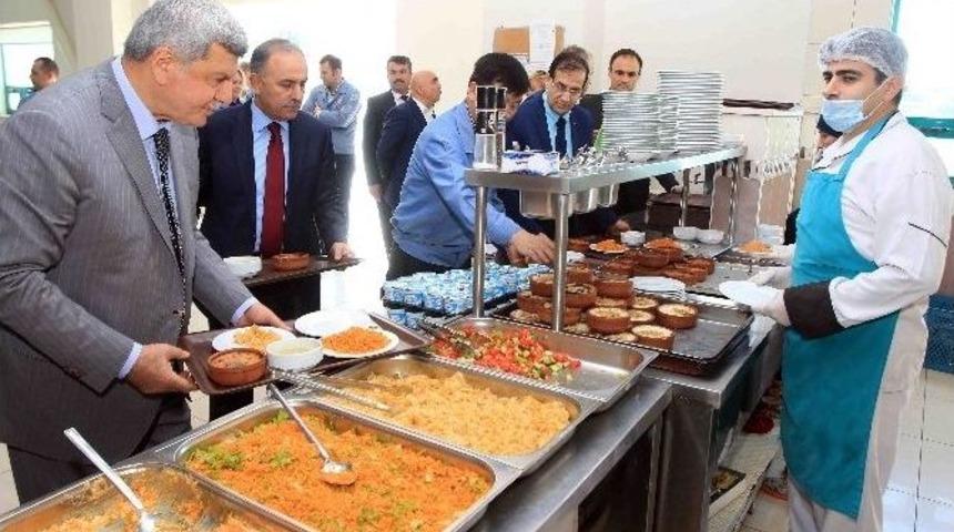 Başkan Karaosmanoğlu, Seoıl T&uuml;rkiye Fabrikasını Gezdi