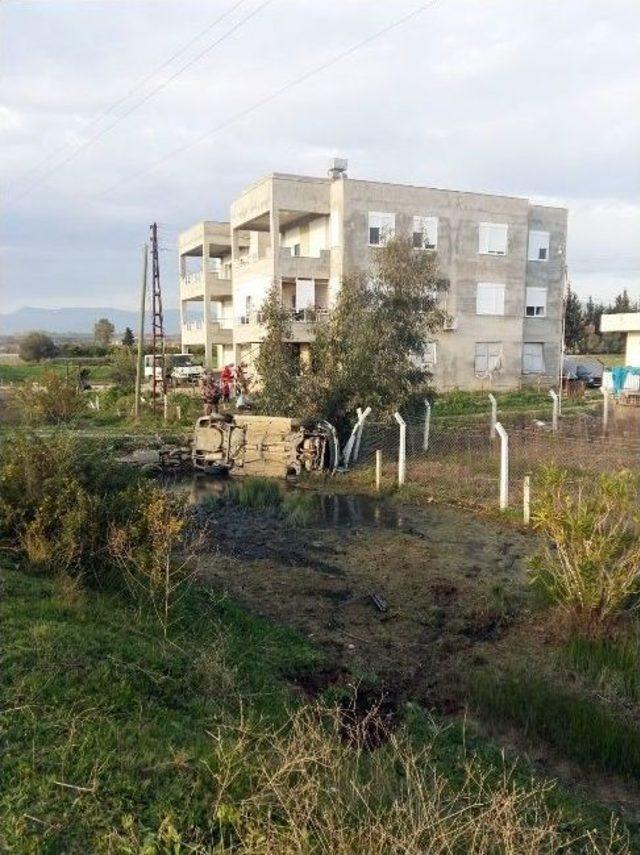 Otomobiliyle Kanala Uçan Sürücü Hayatını Kaybetti 1